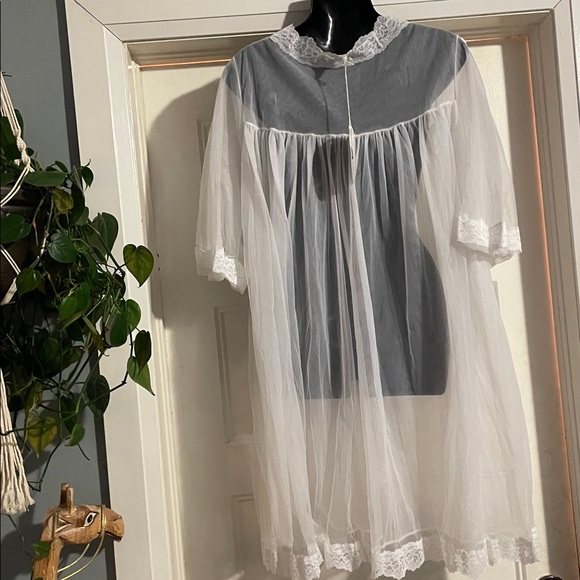 Elegant White Lace Trim Nightgown new with tags - Picture 5 of 5